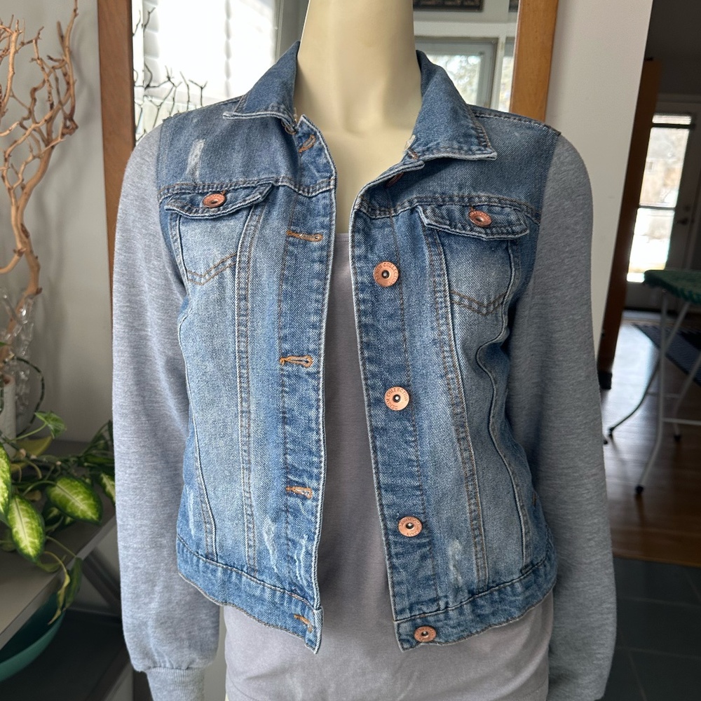 Ci Sono Denim Collection Distressed Jean Jacket ~ Medium